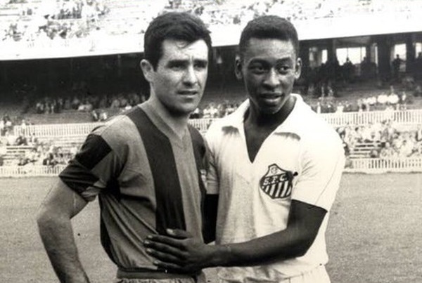 SEM EVARISTO, SURGE PELÉ